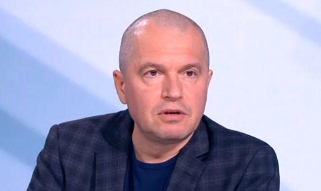 Тошко Йорданов шашна с прическа, лепна нови прякори на Манолова, Хаджигенов и Дончева