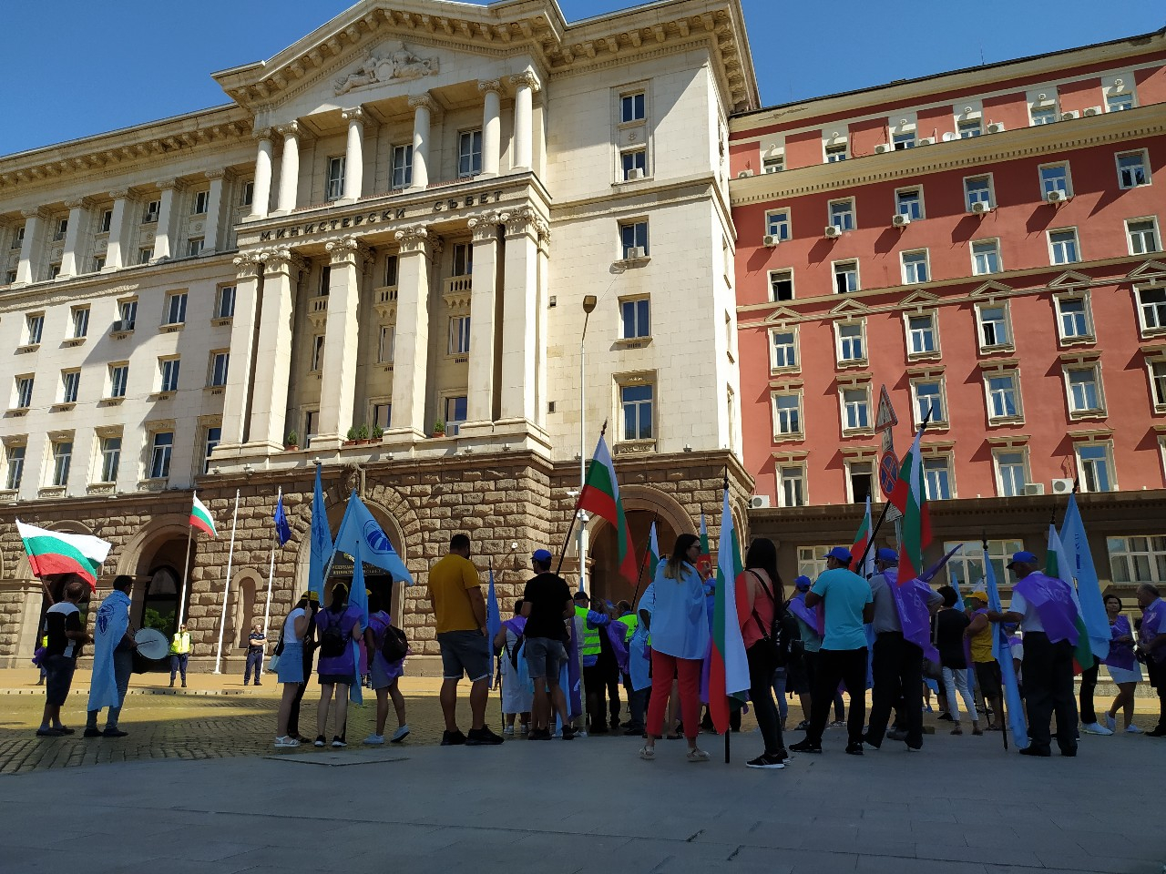 Напрежението ескалира: Протест и блокада в центъра на София и АМ „Тракия" заради хората на Радев СНИМКИ
