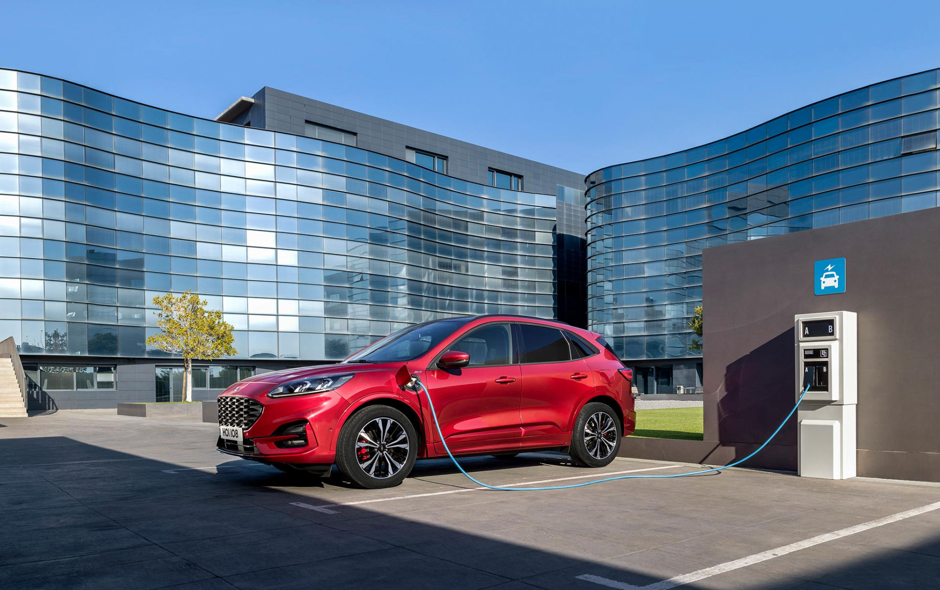 Новият Ford Kuga Plug-In Hybrid е най-продаваният плъгинхибрид в Европа