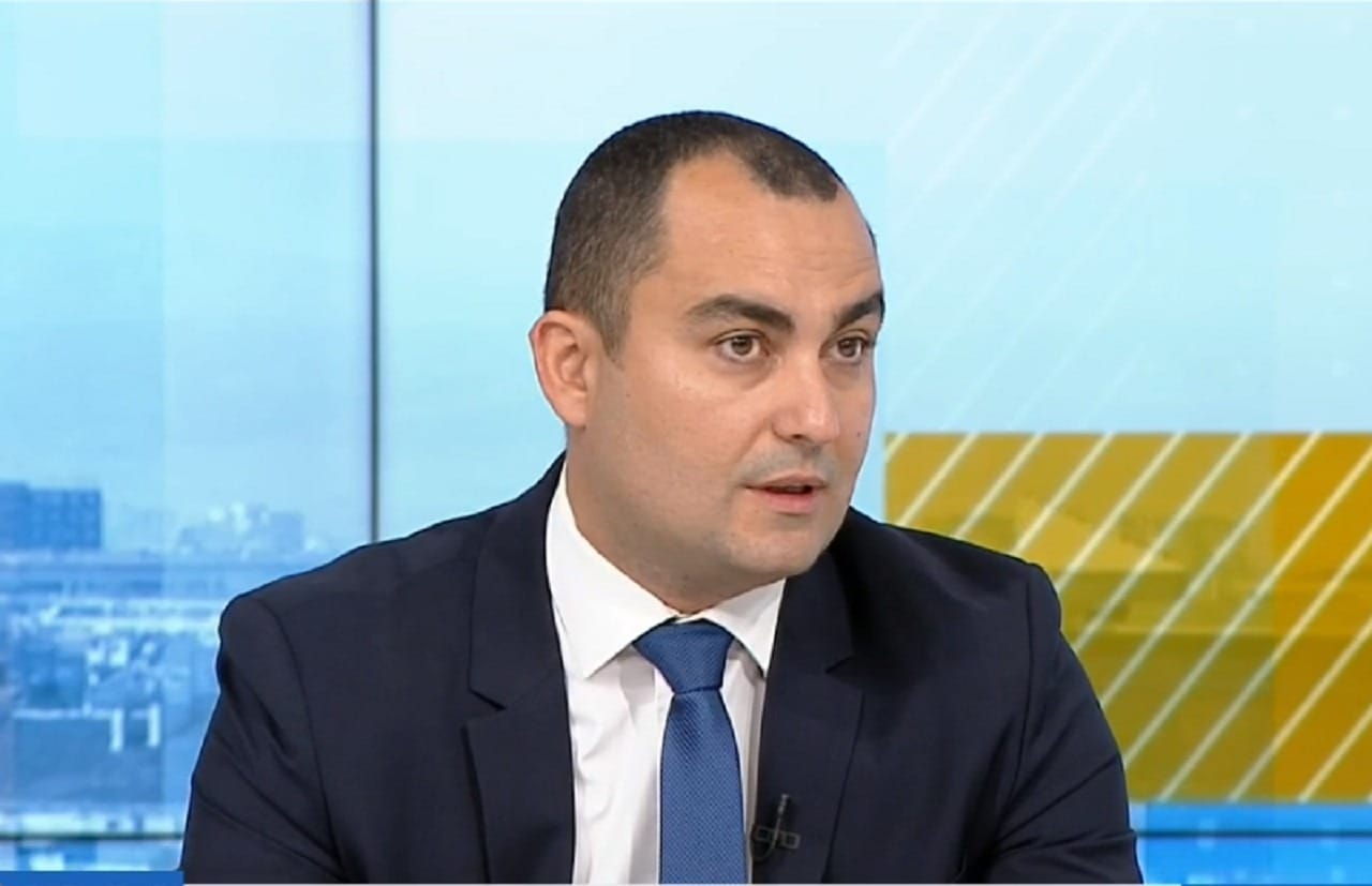 Александър Иванов: Мигрантската вълна е факт, но Рашков се занимава с привикването на учителки 