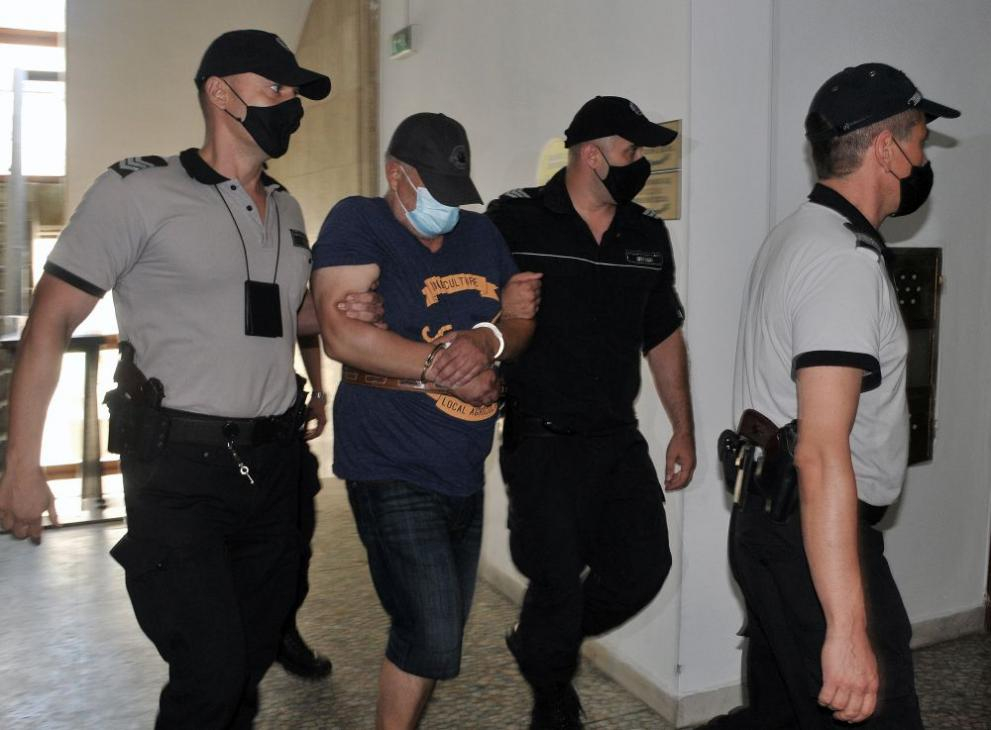 Съдът реши съдбата на бизнесмена, обвинен в убийството на Юмер, протестиращи го нападнаха с ритници ВИДЕО