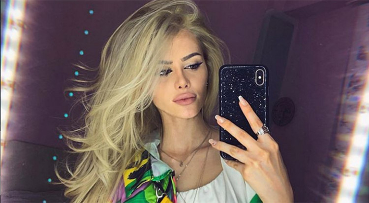 Хитова фолк звезда не издържа и скочи от високо... СНИМКА