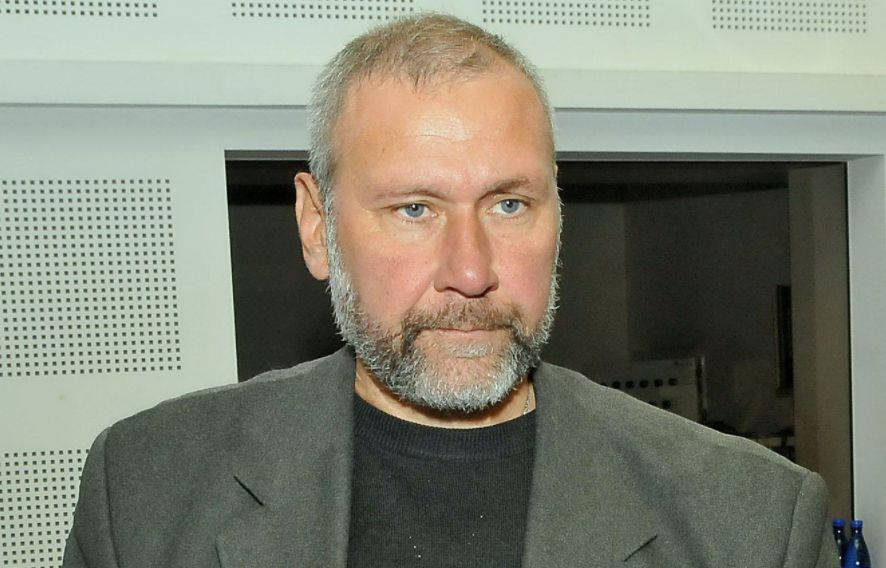 Проф. Овчаров гневно: Кой има полза от смъртта на един вестник?