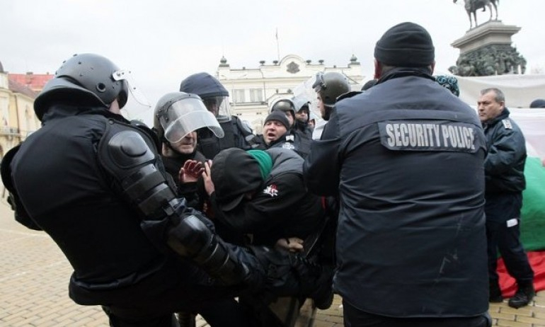 Къса памет: А помните ли как Манолова отричаше да има бити протестиращи СНИМКА 