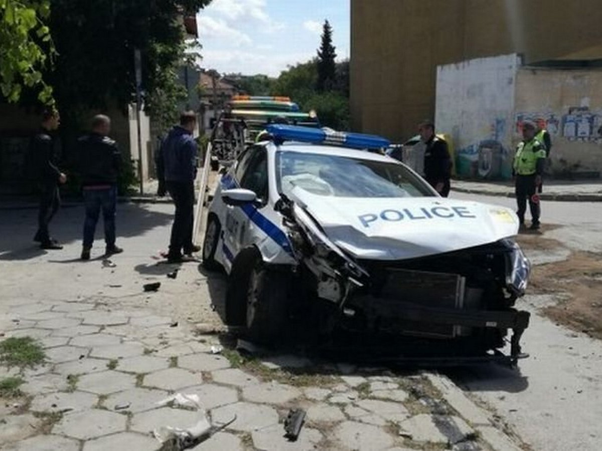 Бандити пометоха патрулка след бясна гонка с бургаски ченгета, а после... 
