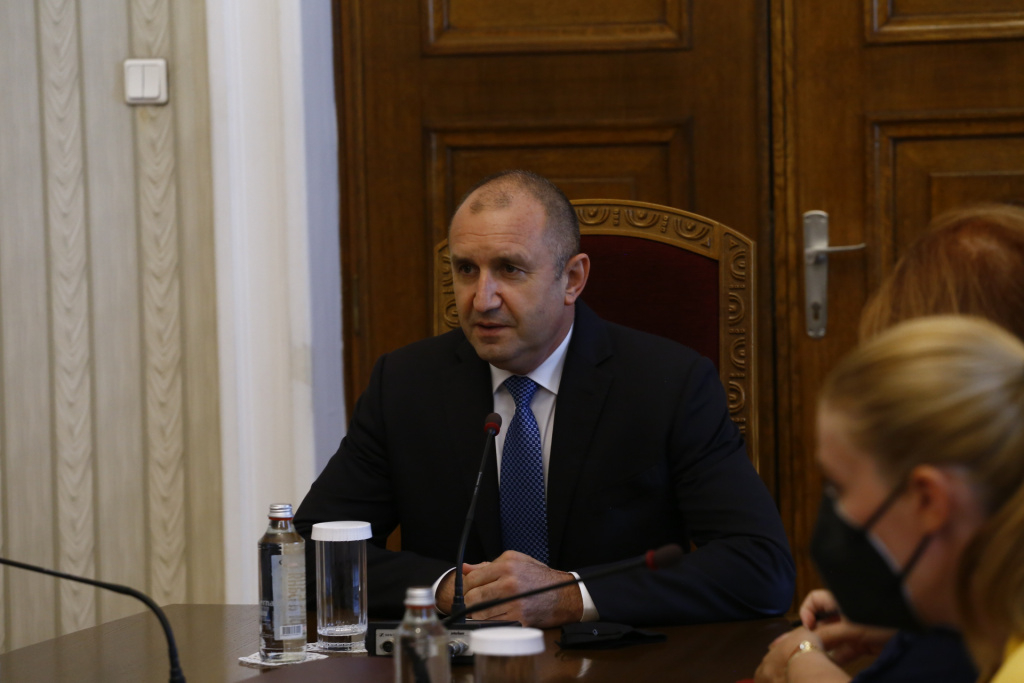 Политолог с тежки обвинения към Радев
