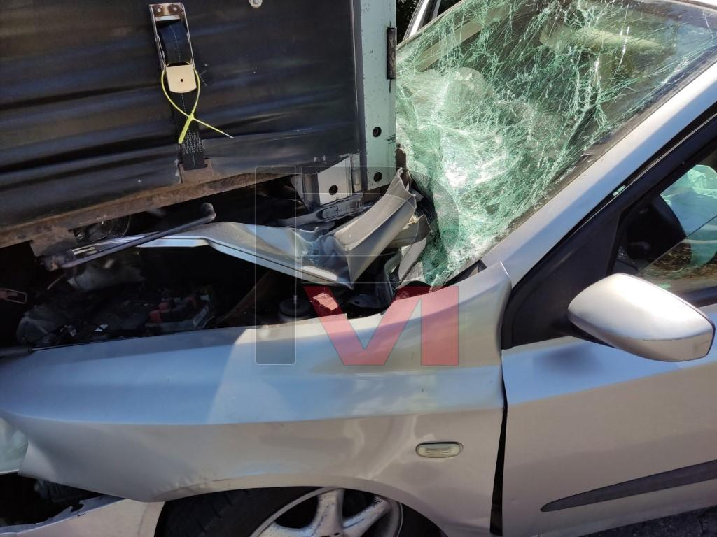 Ужас край Русе: Кола се вряза в тир и стана страшно ВИДЕО