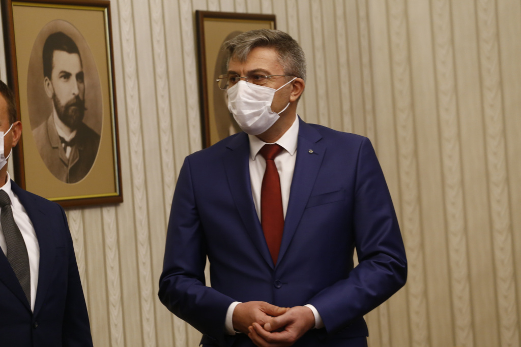 Карадайъ след консултациите: Радев не си е научил урока, прикрива политическа немощ 