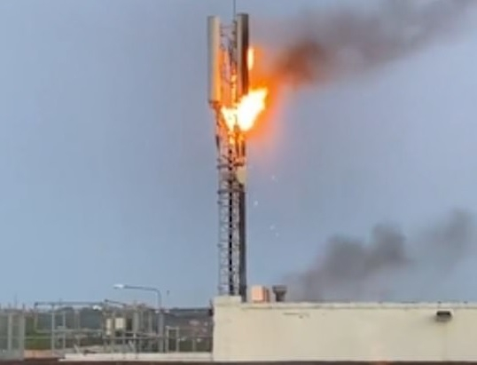 Мъж запали 5G антена, защитавал семейството си ВИДЕО