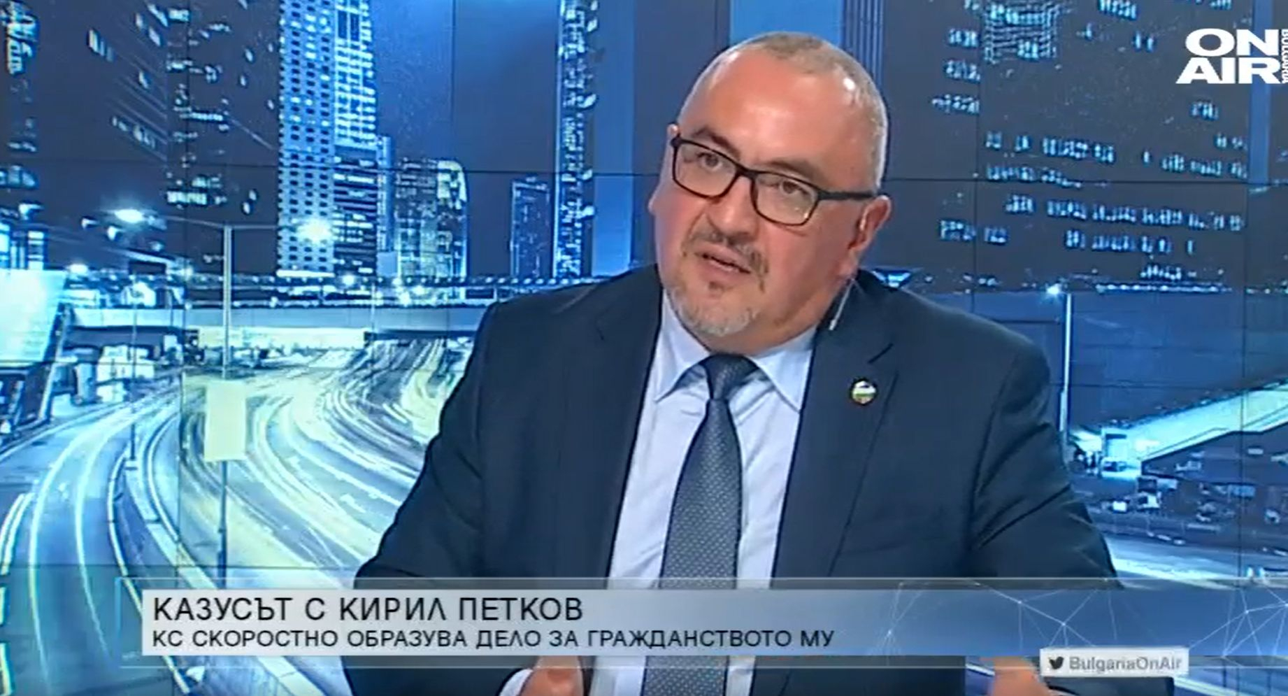 ДБ извива ръцете на Слави с нова хватка за правителство с третия мандат 