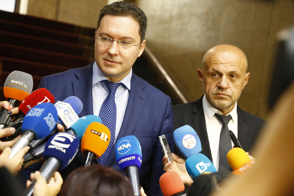 Митов описа управлението на кабинета "Петков" само с 4 думи