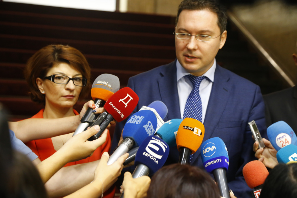 Митов с мощна атака срещу Радев заради смъртта на ст. лейт. Манчев