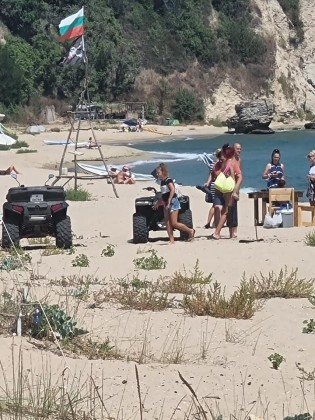 Поредна простащина на един от най-красивите плажове в България