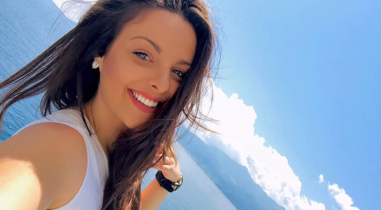 Неузнаваема! Симона Загорова се втали и прикова погледите на морето СНИМКИ 18+