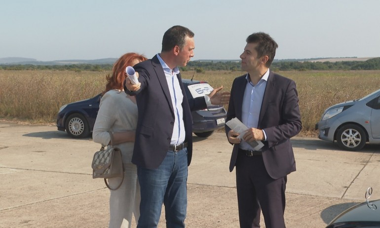 Кирил Петков продължава да упорства за канадското си гражданство 