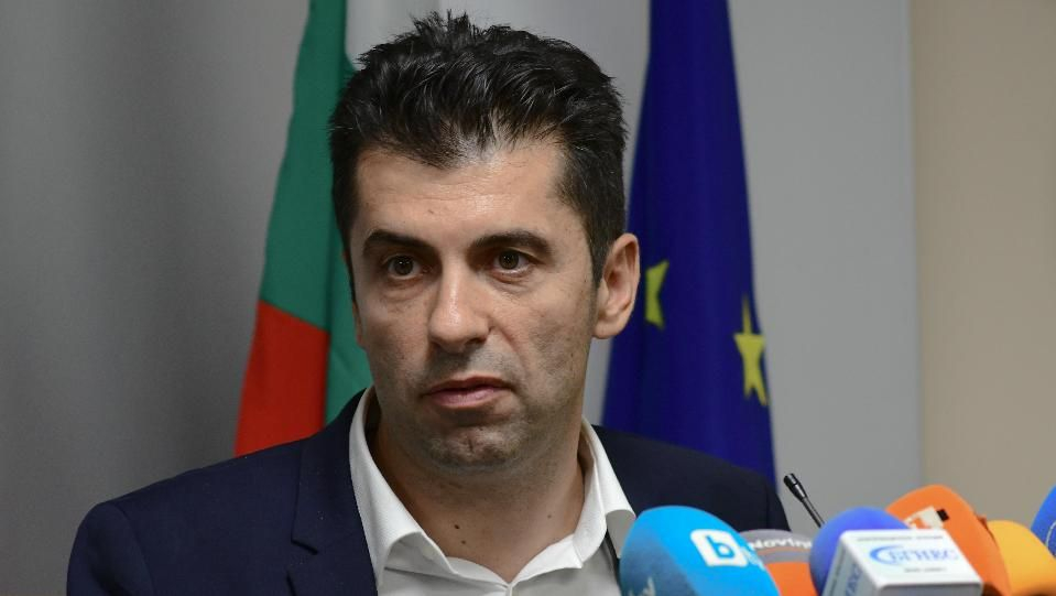 Скандалът ескалира: Президентството крие декларацията за гражданството на Кирил Петков 