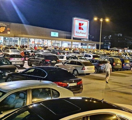 Свидетел за невижданата нощна лудница в "Кауфланд": Все едно не са виждали ядене. Беше нещо страшно!