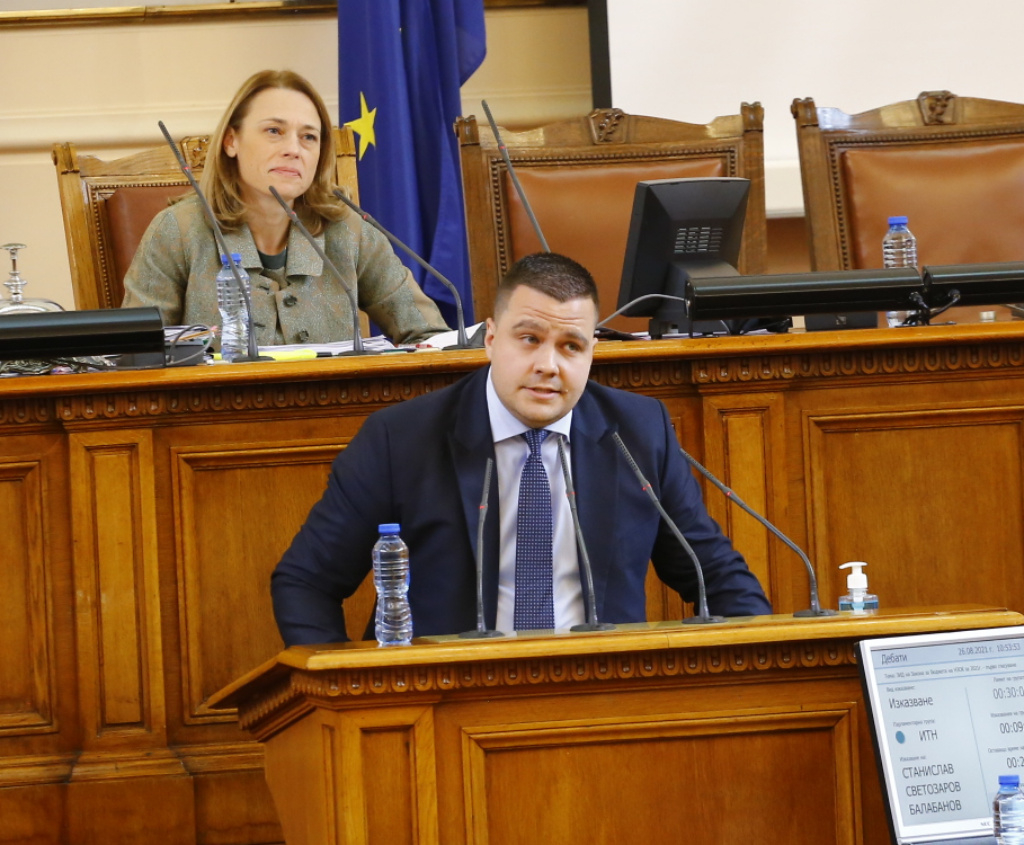 Човек на Слави с тежък удар по опонентите 