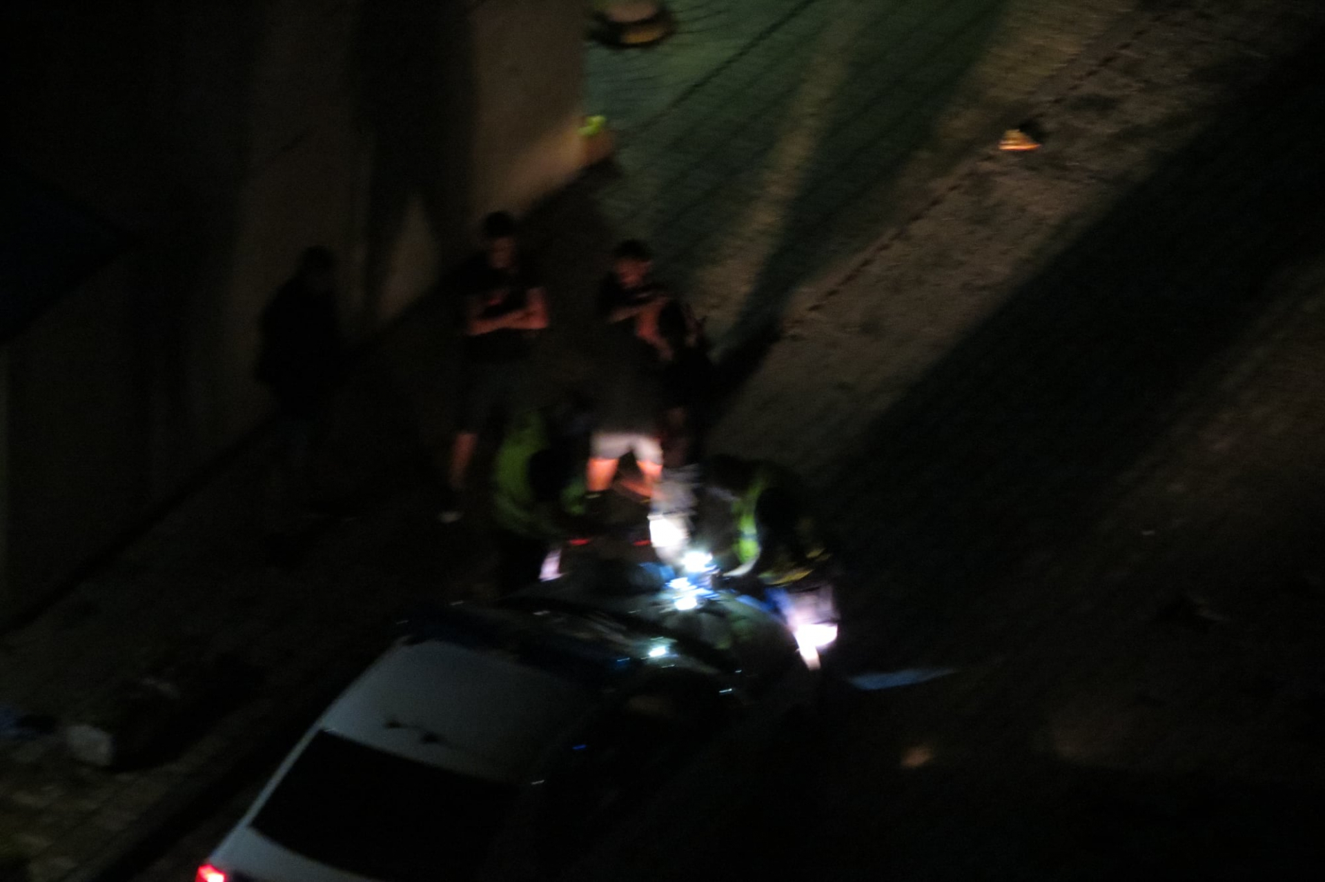 Първо в БЛИЦ! Екшън с полиция по тъмна доба в София СНИМКИ