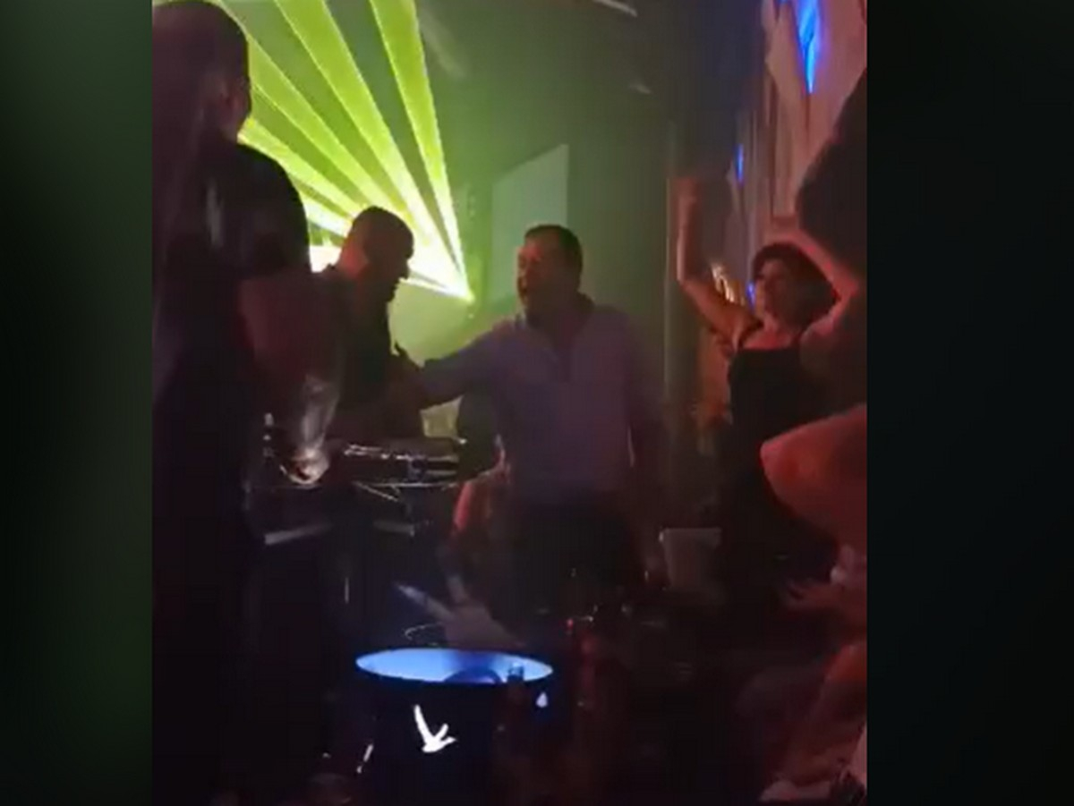 Рачков направи фурор в дискотека, купонясва до зори ВИДЕО
