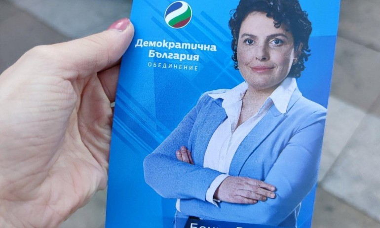 Нинова още държи мандата, а тази амбициозна депутатка от ДБ тръгна да... СНИМКИ 