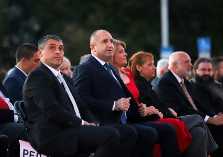 Радев и съпругата му закъсняха за концерта на Пласидо Доминго, тенорът ги чака прав на сцената СНИМКИ