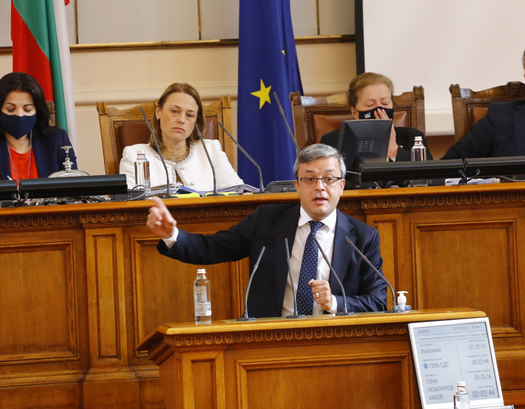 Тома Биков взриви парламента с изказване в защита на Нинова, Тошко Йорданов в шок!