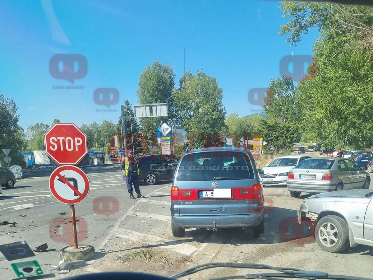 Две мелета край Ропотамо и Созопол затапват трафика с прибиращи се летовници ВИДЕО