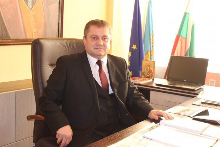Кметът на наша община влезе в НС и сега четирима се борят за поста му 
