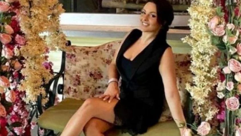 Щерката на Глория се изкара с по-дълги крака от нея СНИМКИ 18+