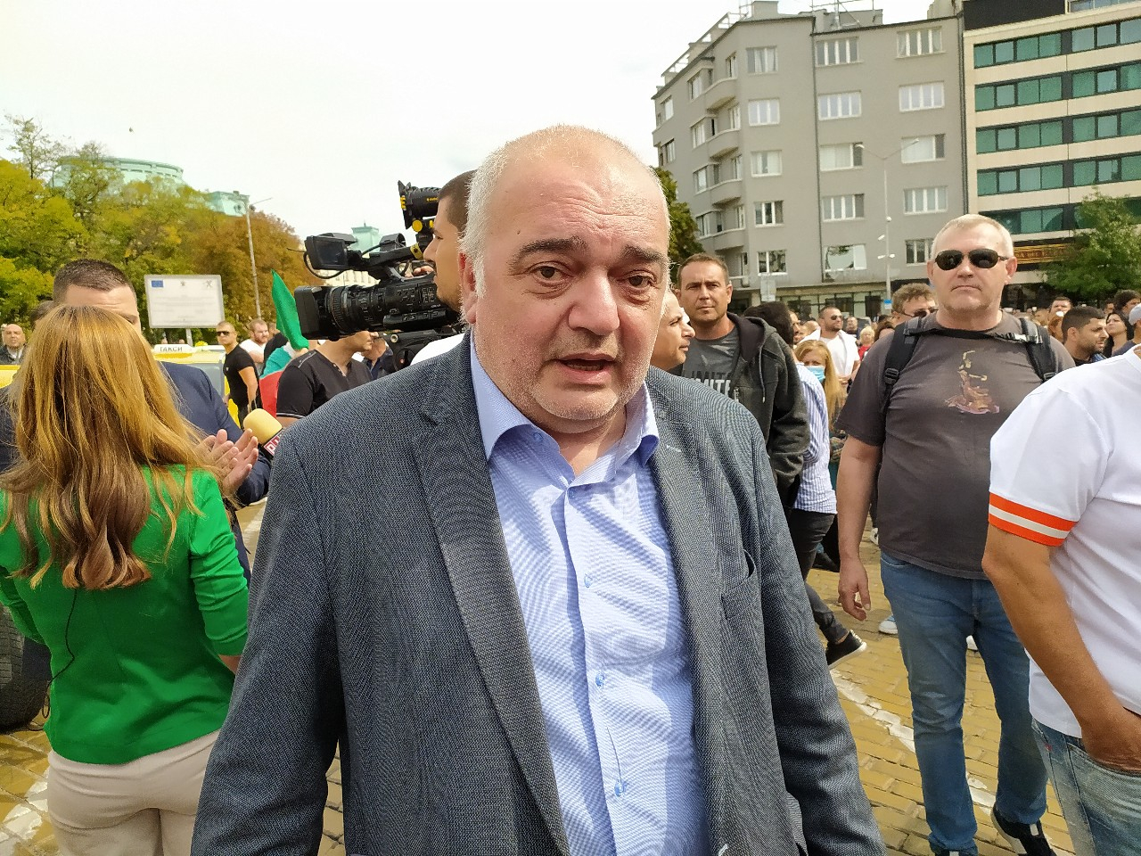 Развод: Бабикян отсвири Манолова, отдаде се на Хаджигенов