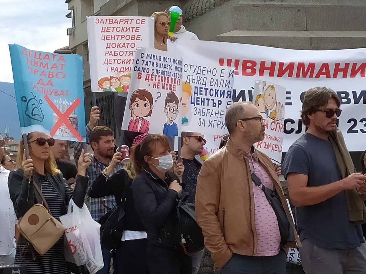 Протести продължават да сковават цялата страна