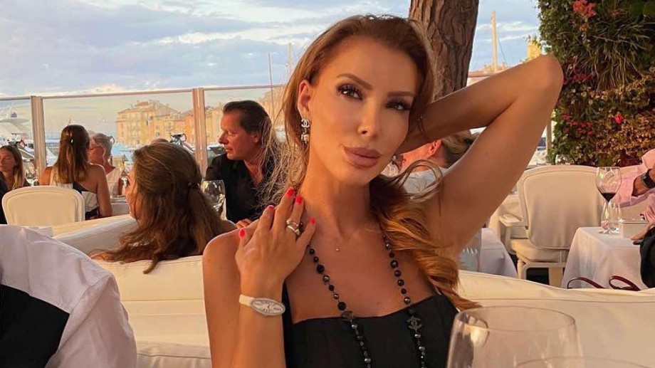 Ирен Онтева се къпе в лукс в Италия, няма да повярвате с кого почива СНИМКА 18+
