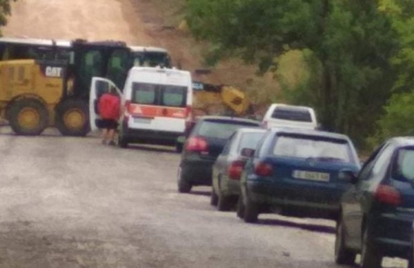 Истински ад на пътя! Вижте какво се случи с тази родна линейка! СНИМКИ