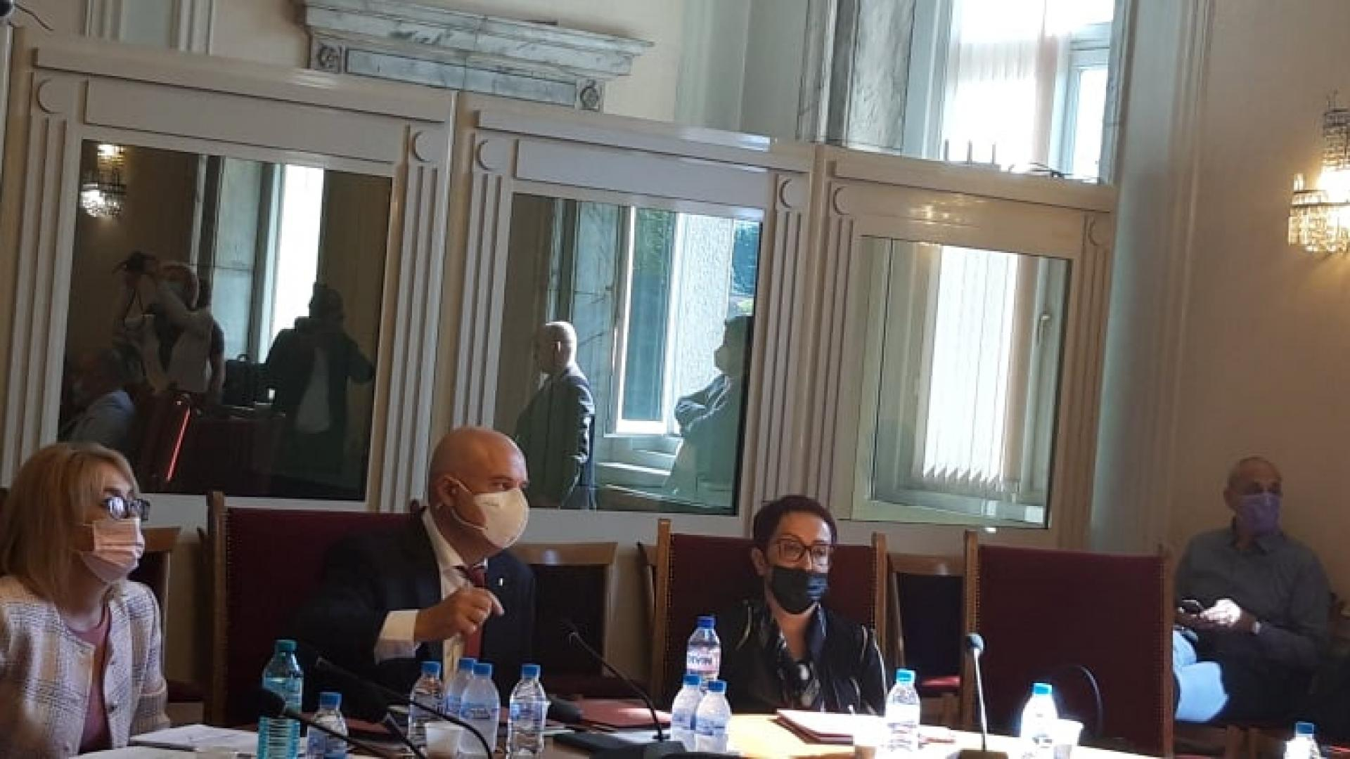 След скандали правната комисия отне Бюрото по защита от Гешев