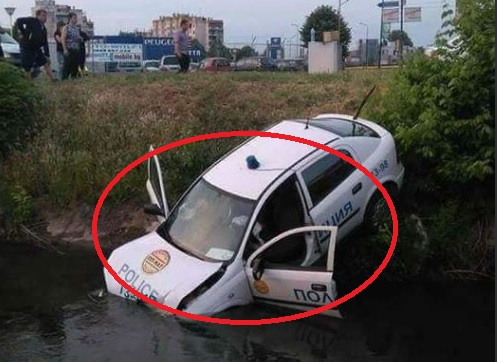 Първо в БЛИЦ! Жесток инцидент с патрулка в Суходол СНИМКА