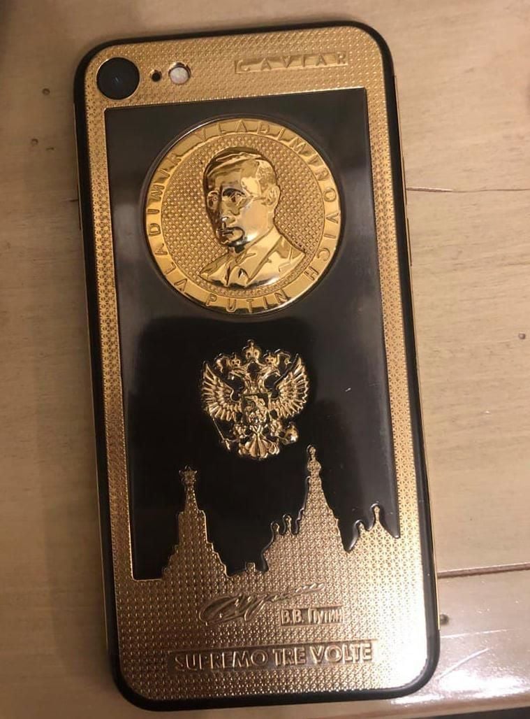 Не е за вярване каква златна джаджа свърза арестувания Брендо с Путин СНИМКИ