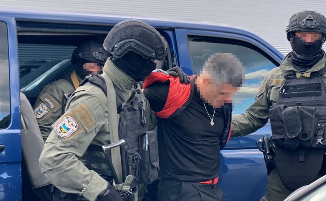 Не е за вярване каква златна джаджа свърза арестувания Брендо с Путин СНИМКИ