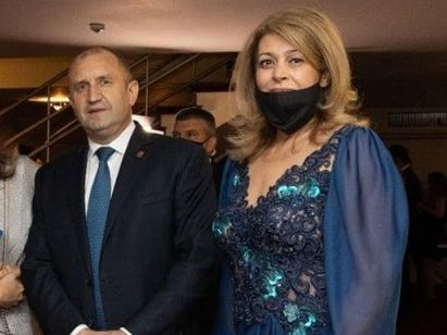 Ето какви ги вършеха Радев и съпругата му по време на среднощните драми в НС! СНИМКИ