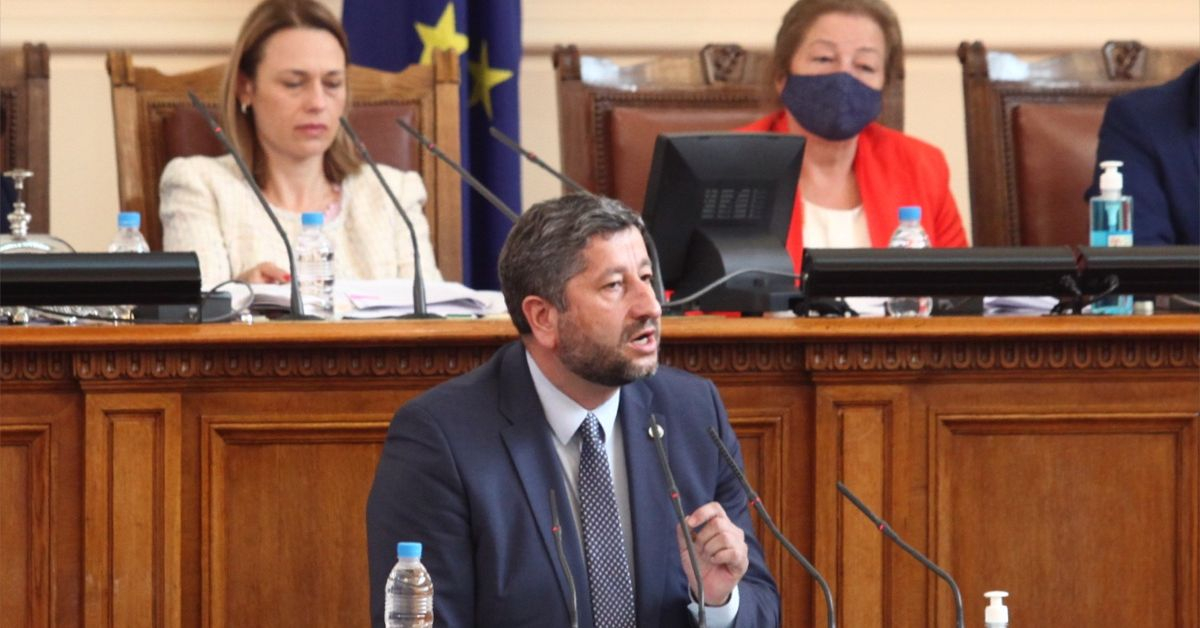 Анализ: Няма нищо по-нелепо от законността на Христо Иванов