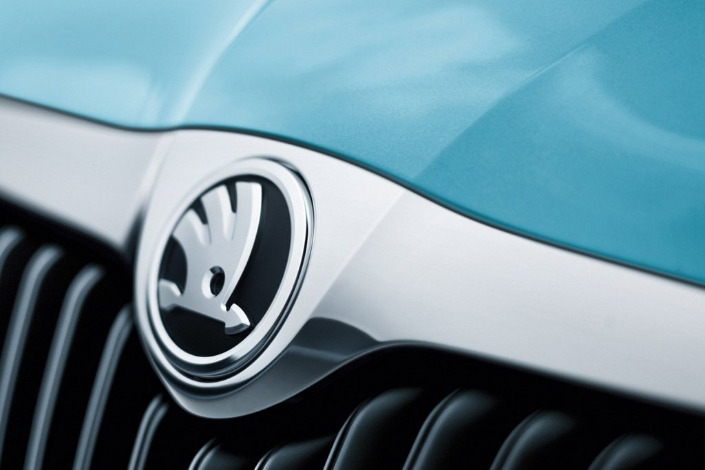 Забелязаха Skoda Slavia по време на тестове - това ли е новият Rapid? СНИМКИ