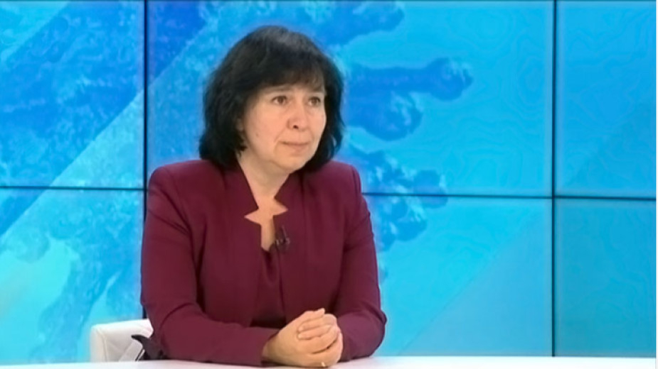 Проф. Петрова: Момиче пита дали е забременяла заради COVID ваксината  