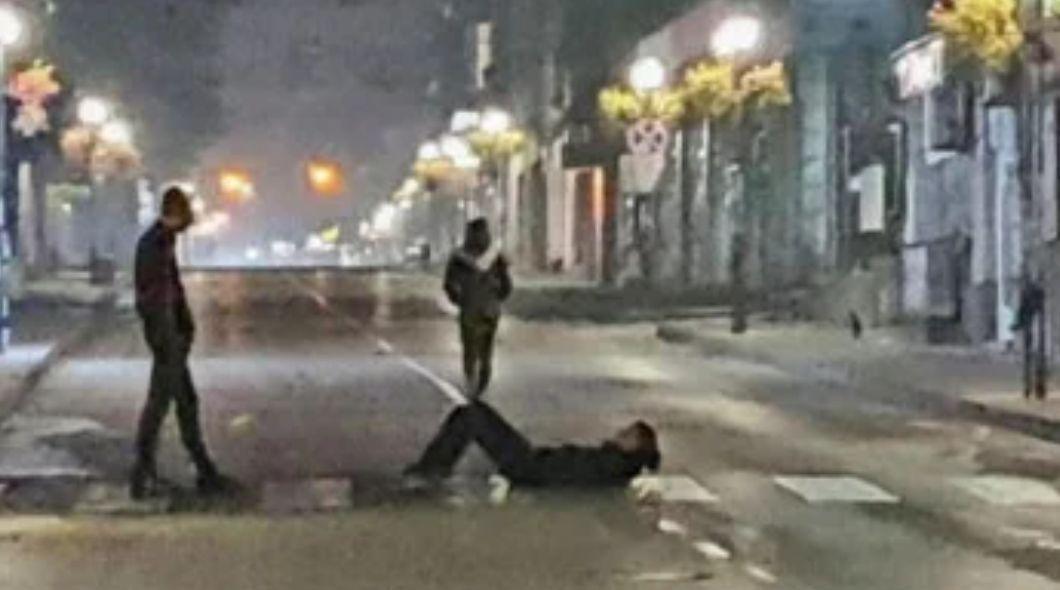 Деца си играят на руска рулетка, причината е смайваща 