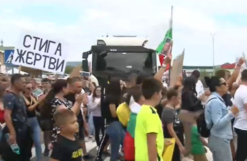 Пореден протест и минута мълчание в памет на жертвите на катастрофата в Айтос ВИДЕО