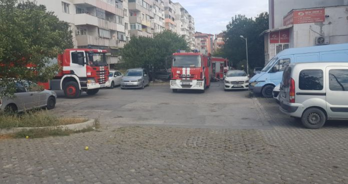 Мощна експлозия разтърси варненски блок, линейки и пожарни хвърчат към мястото СНИМКИ 