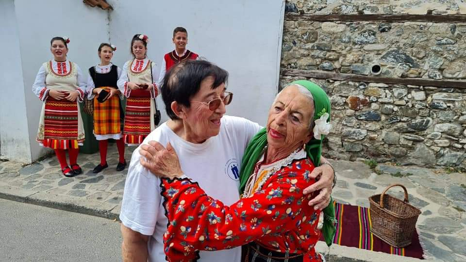 Мика Зайкова предизвика истински фурор в Родопите СНИМКИ 