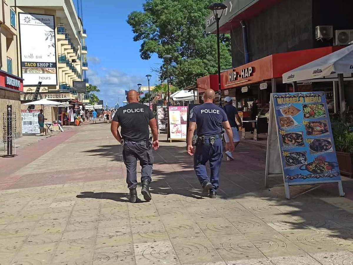 Палавата Християна съблазнява загорели туристи в Слънчев бряг, а аверите й... 