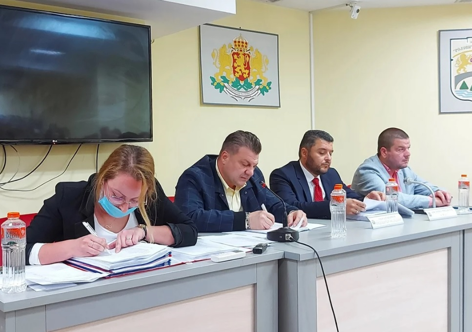 Пловдивчани в ступор: Човекът на харвардците в града с тежко политическо минало и скандални фирми