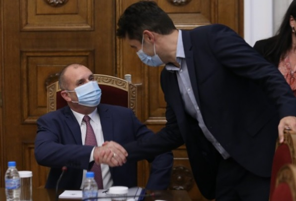 Ветеран от протестите се кандидатира за президент, за да спаси България от Радев и милионера Кирил Канадеца 