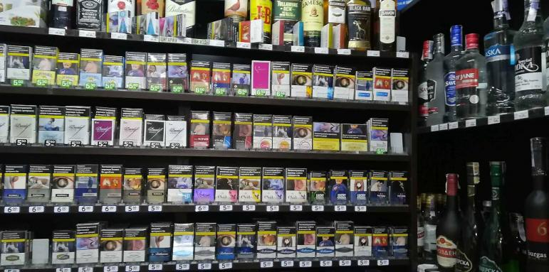 Големи промени в продажбите на цигари и алкохол у нас от 1 януари СНИМКИ